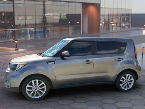 Used 2018 Kia Soul + FWD image 3