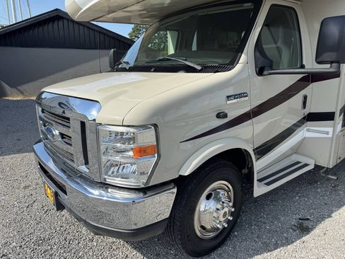 Used 2016 Ford E-450 and Econoline 450 Super Duty w/ Motorhome Prep Package RWD image 3