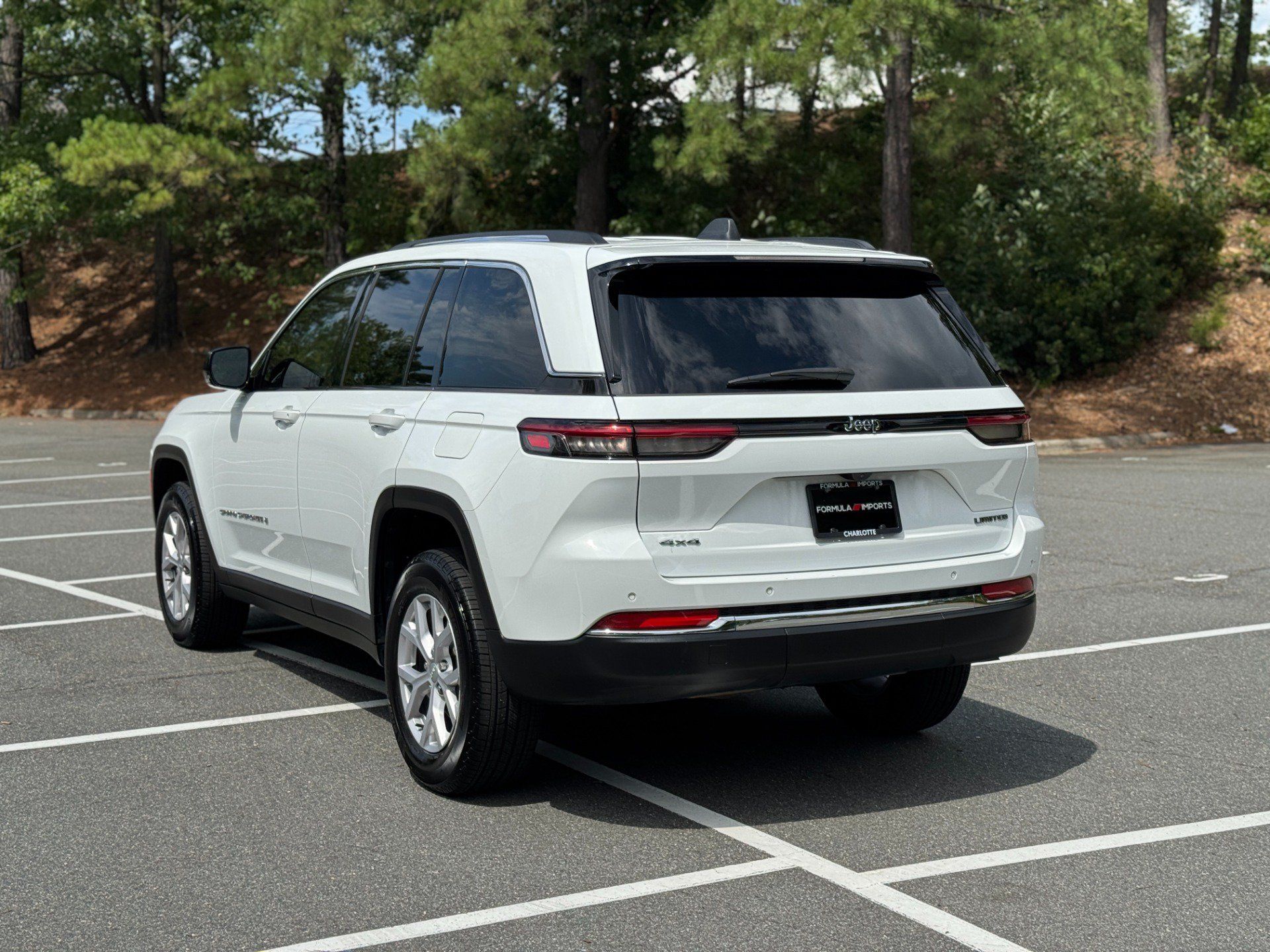 Used 2022 Jeep Grand Cherokee Limited AWD/4WD image 8