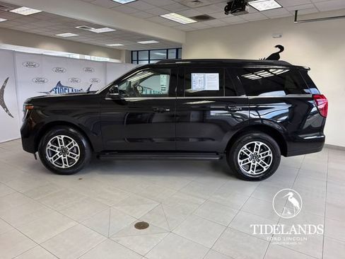 Certified 2025 Ford Expedition Active RWD image 5