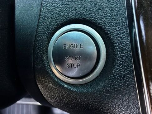 Used 2015 Mercedes-Benz C 300 Sedan image 27