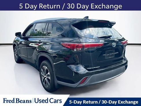 Used 2021 Toyota Highlander XLE AWD/4WD image 7