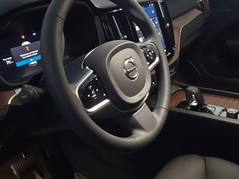 Certified 2023 Volvo XC60 B5 Plus w/ Climate Package image 20