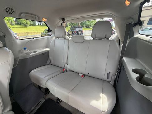 Used 2013 Toyota Sienna XLE FWD image 15