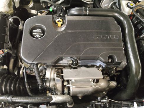 Used 2020 Chevrolet Malibu LT FWD image 30