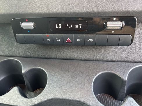 Used 2024 Mercedes-Benz Sprinter 2500 image 32