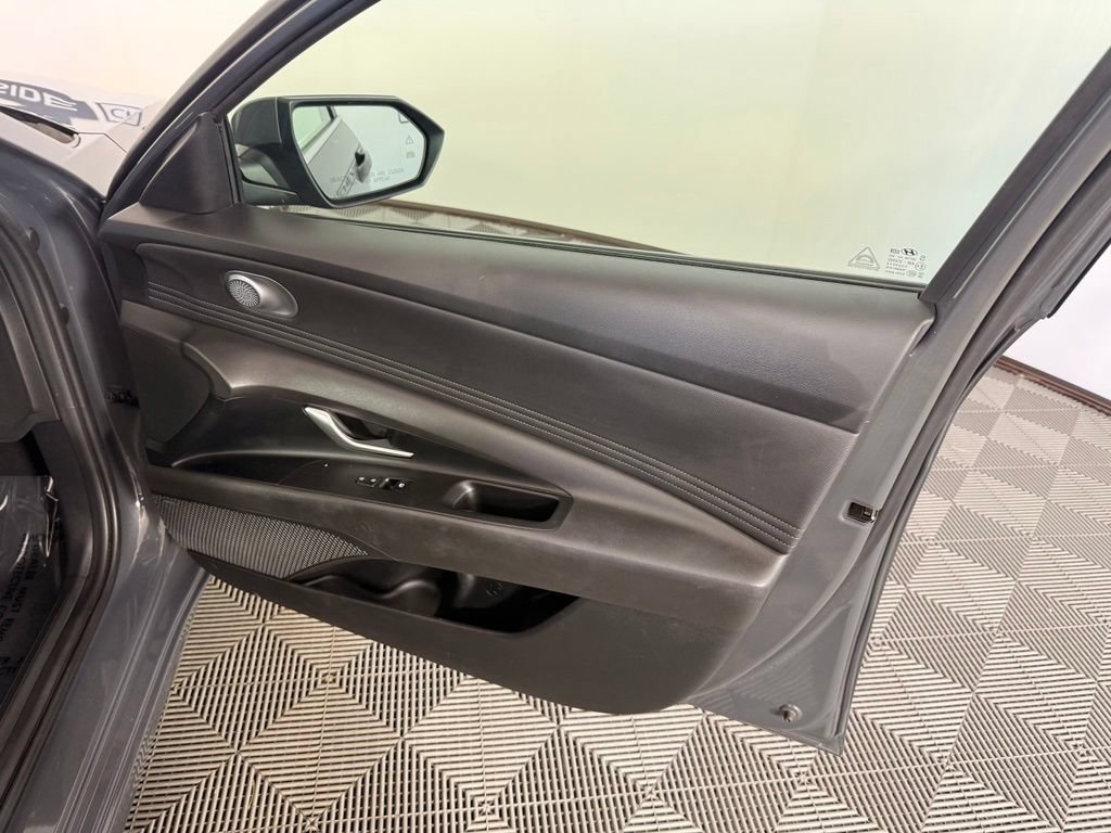Used 2024 Hyundai Elantra Limited FWD image 22