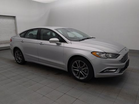 Used 2017 Ford Fusion SE image 11