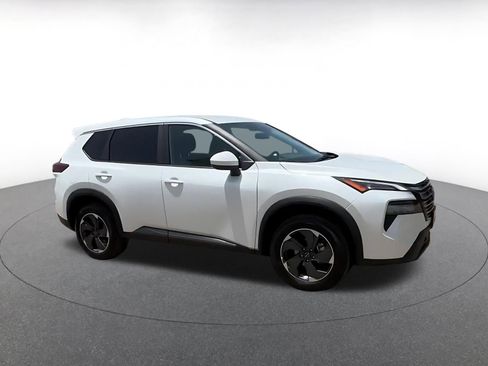 Used 2025 Nissan Rogue SV FWD image 2