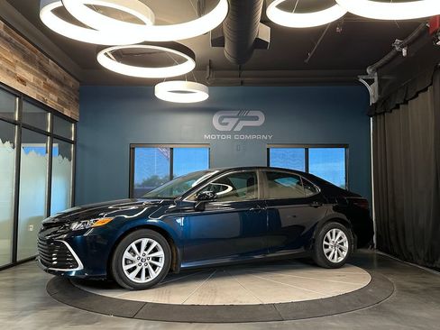 Used 2021 Toyota Camry LE FWD image 7