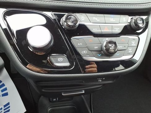 New 2026 Chrysler Pacifica Select image 15