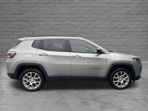 Used 2023 Jeep Compass Latitude AWD/4WD image 9