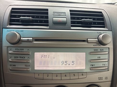 Used 2009 Toyota Camry LE image 14