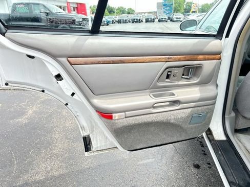 Used 1998 Oldsmobile 88 FWD image 19
