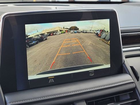 Used 2023 Chevrolet Suburban Premier image 24