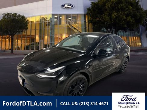Used 2023 Tesla Model Y Long Range AWD/4WD image 1