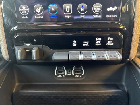 Used 2020 RAM 1500 Laramie image 24