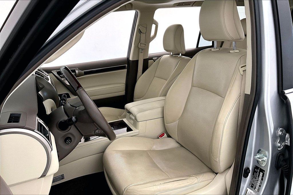 Used 2018 Lexus GX 460 Luxury w/ Preferred Accessory Package AWD/4WD image 32