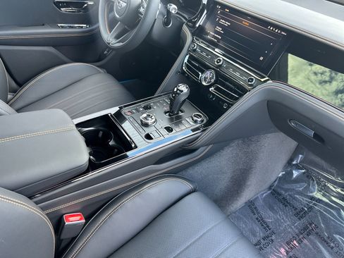 New 2025 Bentley Flying Spur Plug-In Hybrid image 2