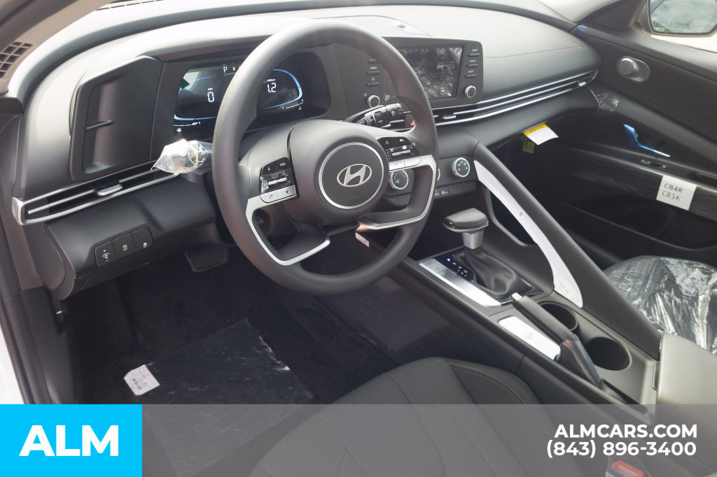 Used 2026 Hyundai Elantra SE FWD image 12