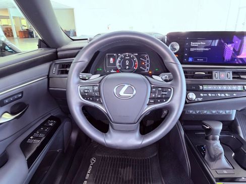Certified 2025 Lexus ES 350 w/ Premium Package image 17