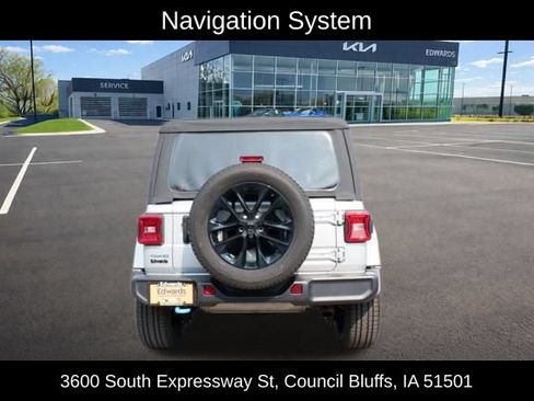 Used 2023 Jeep Wrangler Unlimited Sahara w/ Cold Weather Group AWD/4WD image 9