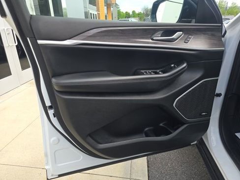 Used 2022 Jeep Grand Cherokee Limited 4xe w/ Luxury Tech Group II image 10