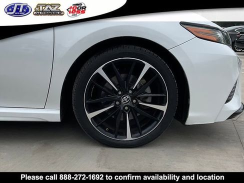 Used 2018 Toyota Camry XSE image 9
