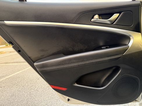 Used 2025 Genesis G70 2.5T image 44