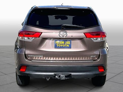 Used 2017 Toyota Highlander XLE image 4