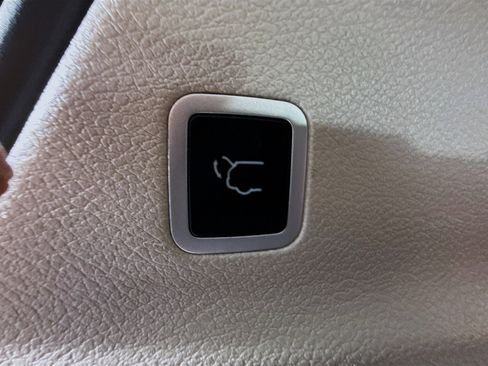 Used 2024 Chrysler Pacifica Limited image 39