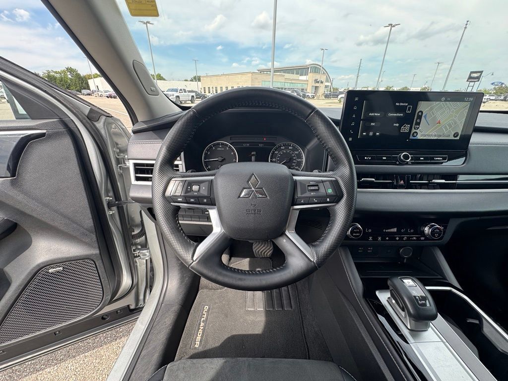 Used 2025 Mitsubishi Outlander SE AWD/4WD image 19