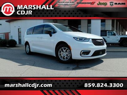 New 2026 Chrysler Pacifica Select