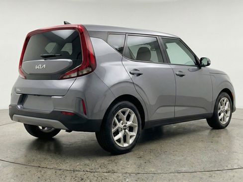 Used 2025 Kia Soul LX w/ LX Technology Package FWD image 9