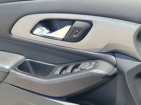 Used 2023 Chevrolet Traverse LT FWD image 19