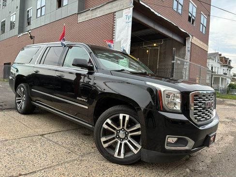 Used 2018 GMC Yukon XL Denali w/ Open Road Package AWD/4WD image 3
