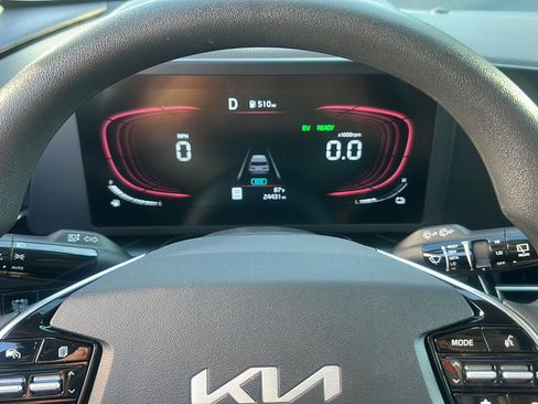 Used 2025 Kia Niro LX FWD image 17