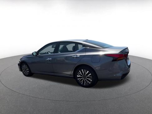 Used 2025 Nissan Altima 2.5 SV FWD image 7