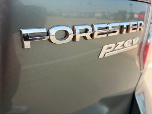 Used 2016 Subaru Forester 2.5i Premium w/ All-Weather Package AWD/4WD image 7