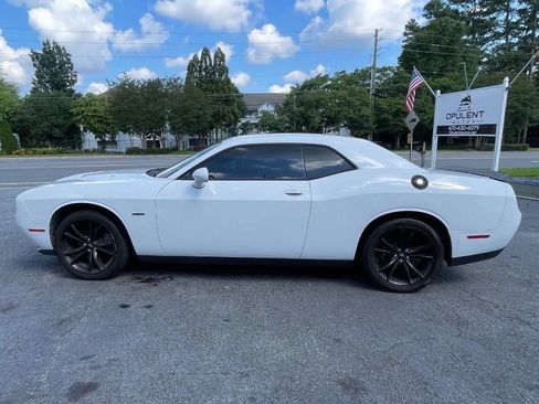 Used 2018 Dodge Challenger R/T w/ Driver Convenience Group RWD image 5