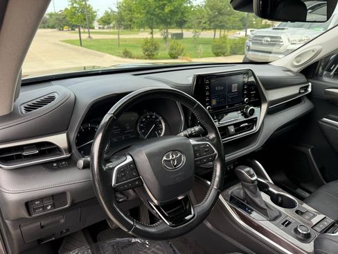 Used 2020 Toyota Highlander Limited AWD/4WD image 9