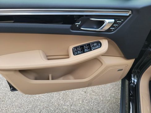 New 2026 Porsche Macan image 24