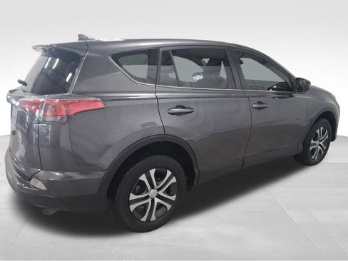Used 2018 Toyota RAV4 LE FWD image 5