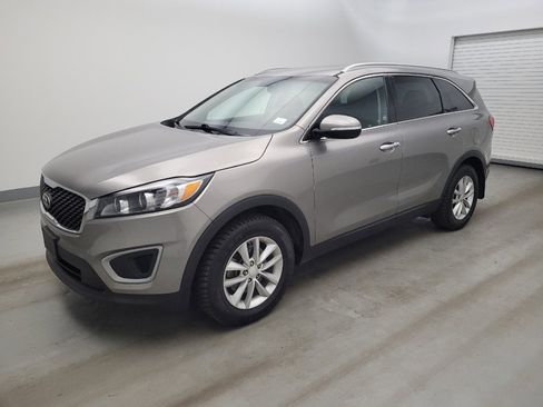 Used 2018 Kia Sorento LX image 2
