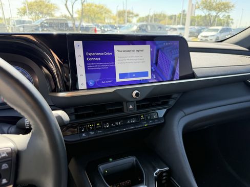 Used 2025 Toyota Crown image 20