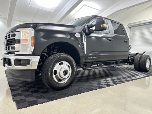 New 2025 Ford F350 XL w/ XL Chrome Package image 3
