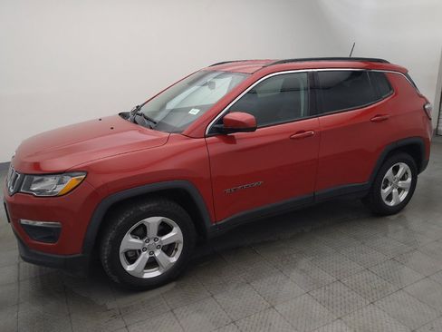 Used 2018 Jeep Compass Latitude w/ Cold Weather Group FWD image 2