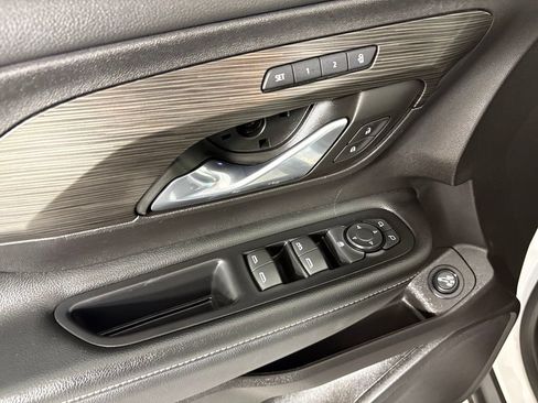 Used 2024 GMC Terrain SLT FWD image 20