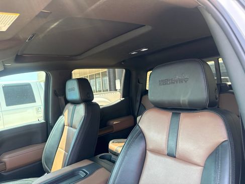 Used 2022 Chevrolet Silverado 1500 High Country w/ Technology Package AWD/4WD image 11