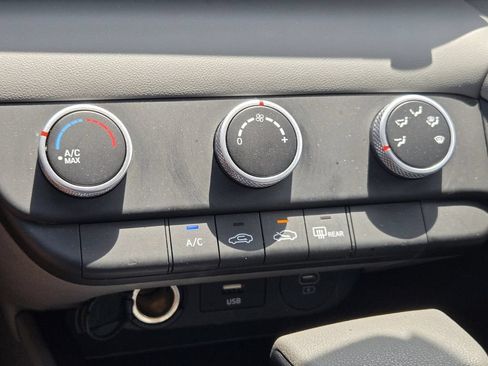 Certified 2025 Hyundai Elantra SE FWD image 20
